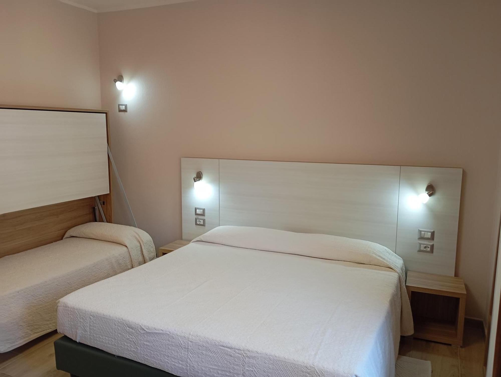 Hotel Meridiana Arbus Buitenkant foto