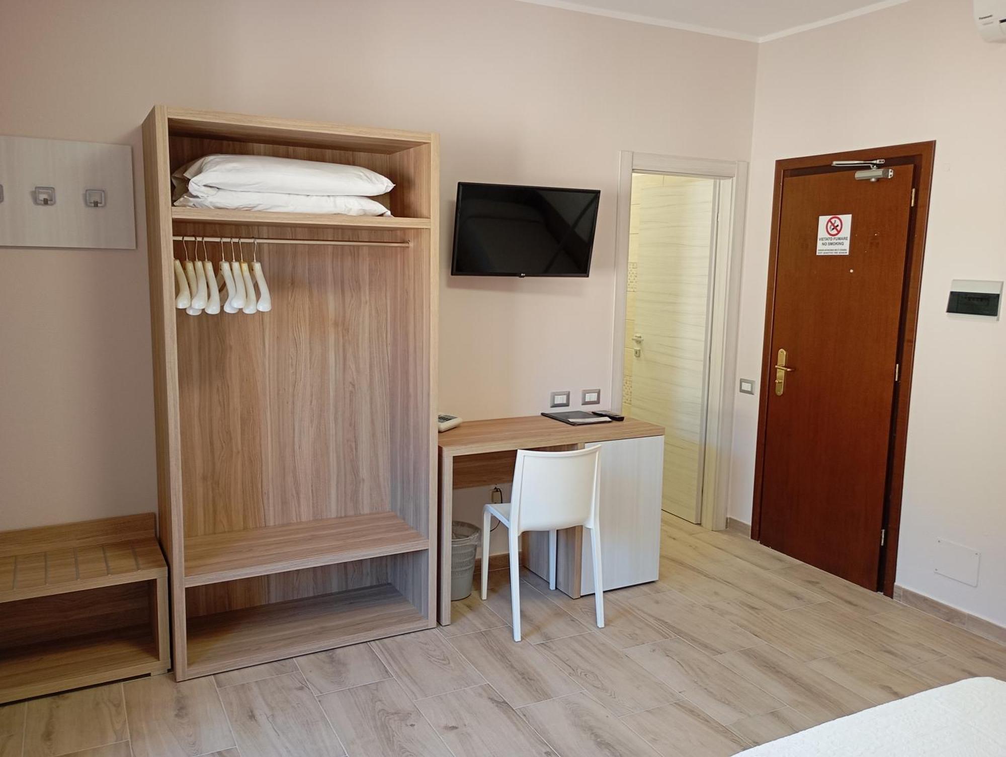 Hotel Meridiana Arbus Buitenkant foto