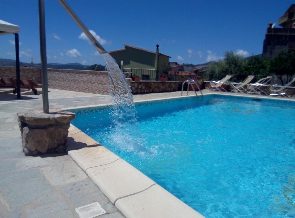 Hotel Meridiana Arbus Buitenkant foto