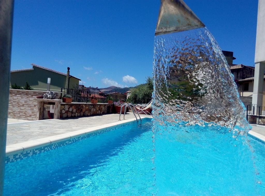 Hotel Meridiana Arbus Buitenkant foto