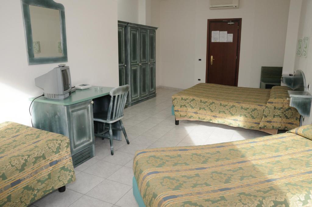 Hotel Meridiana Arbus Kamer foto