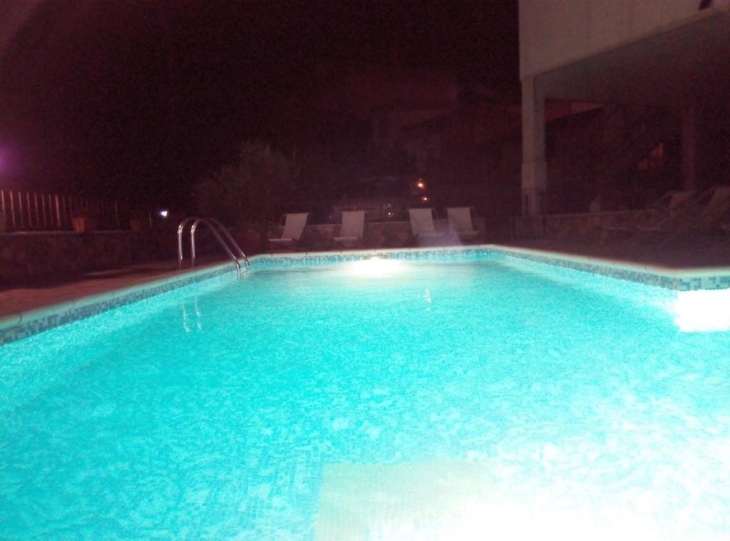 Hotel Meridiana Arbus Buitenkant foto