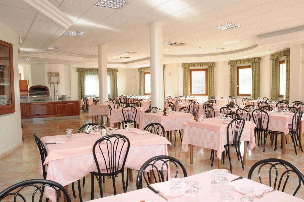 Hotel Meridiana Arbus Buitenkant foto