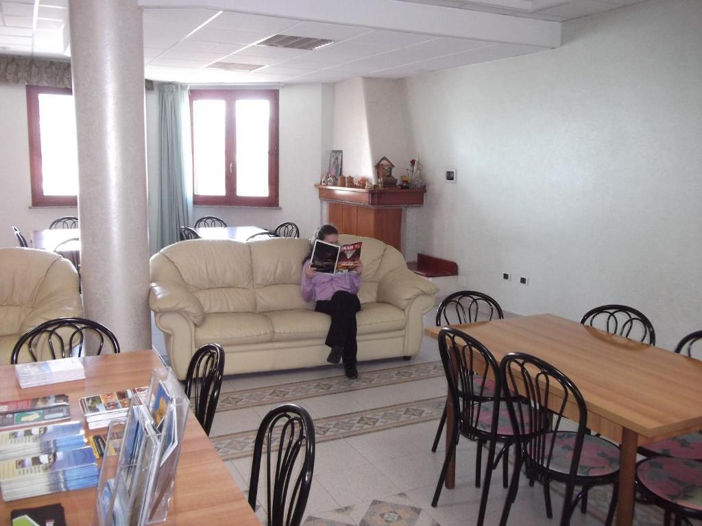 Hotel Meridiana Arbus Buitenkant foto