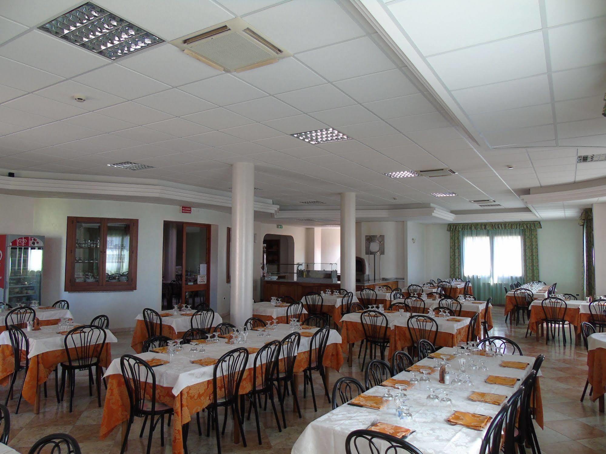 Hotel Meridiana Arbus Buitenkant foto