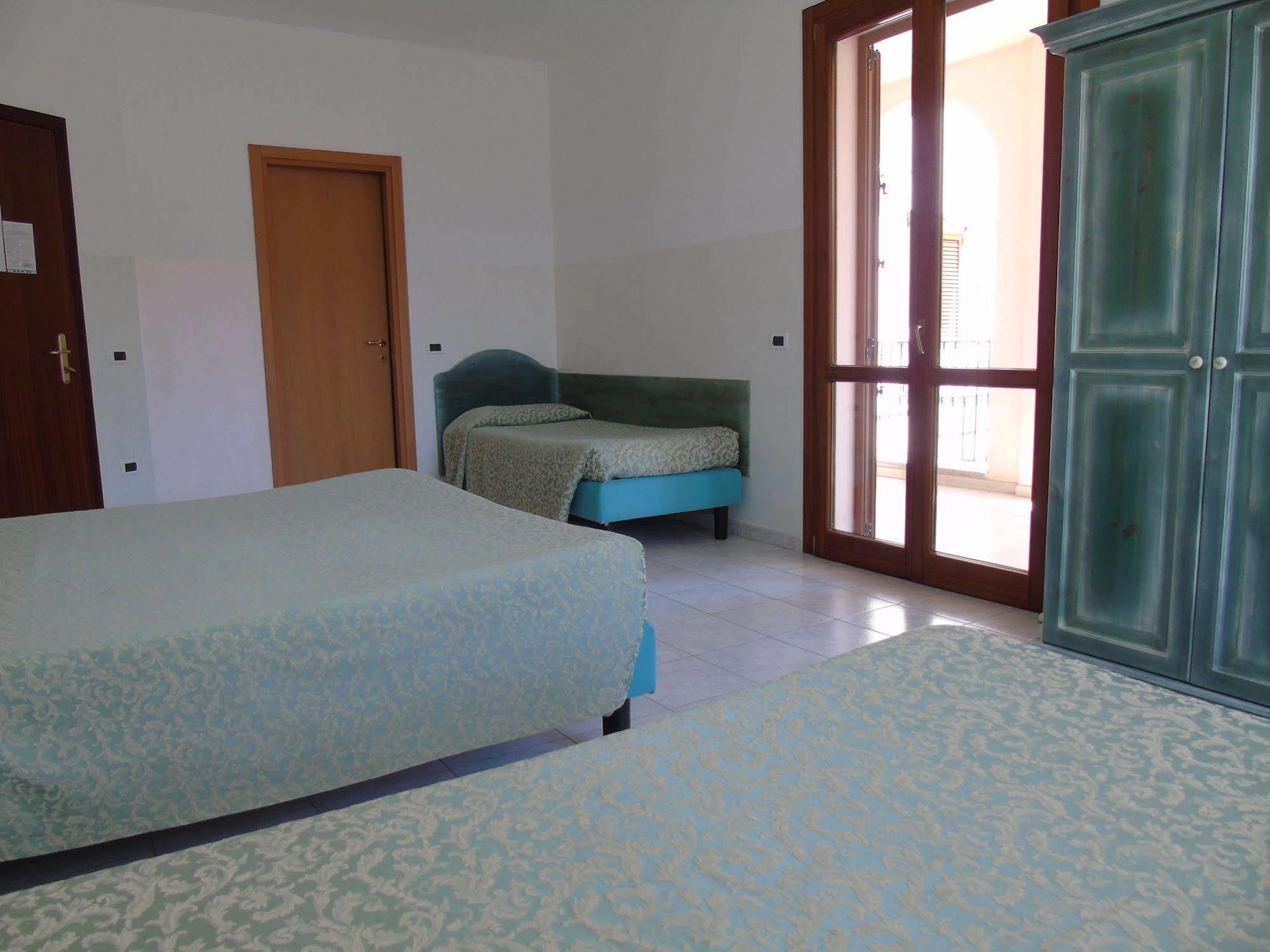 Hotel Meridiana Arbus Buitenkant foto