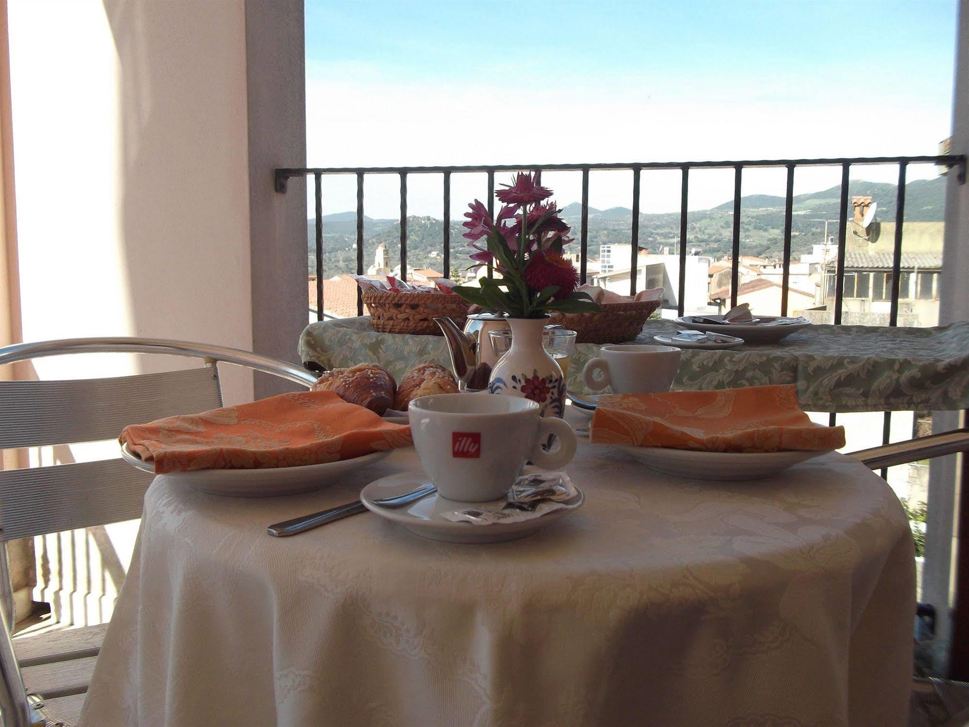 Hotel Meridiana Arbus Buitenkant foto