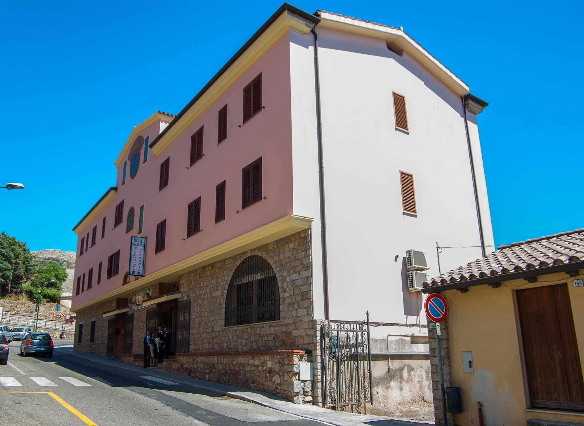 Hotel Meridiana Arbus Buitenkant foto