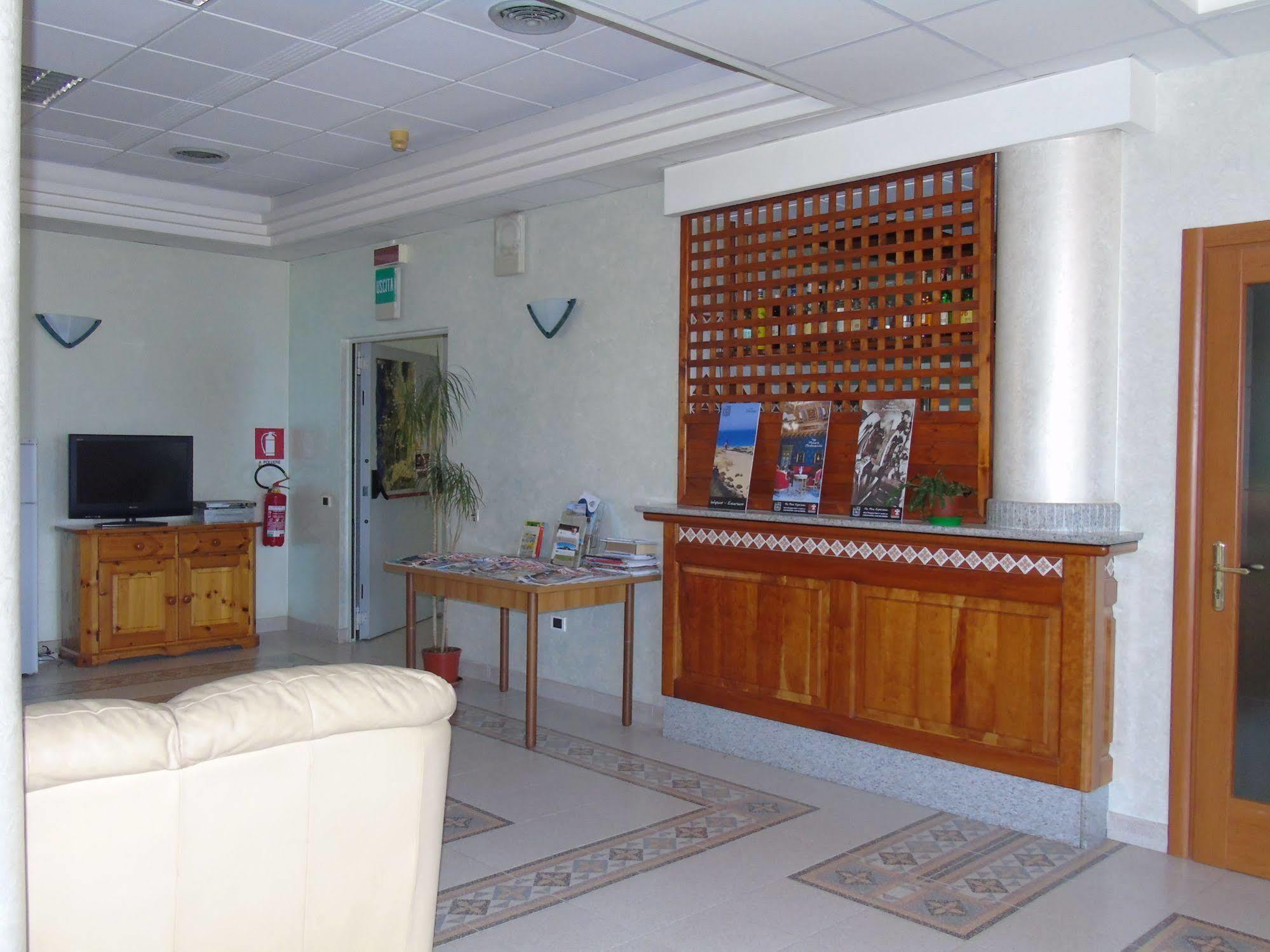 Hotel Meridiana Arbus Buitenkant foto