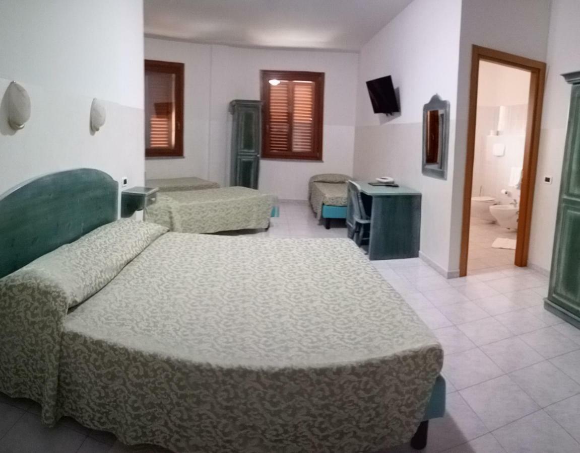 Hotel Meridiana Arbus Buitenkant foto