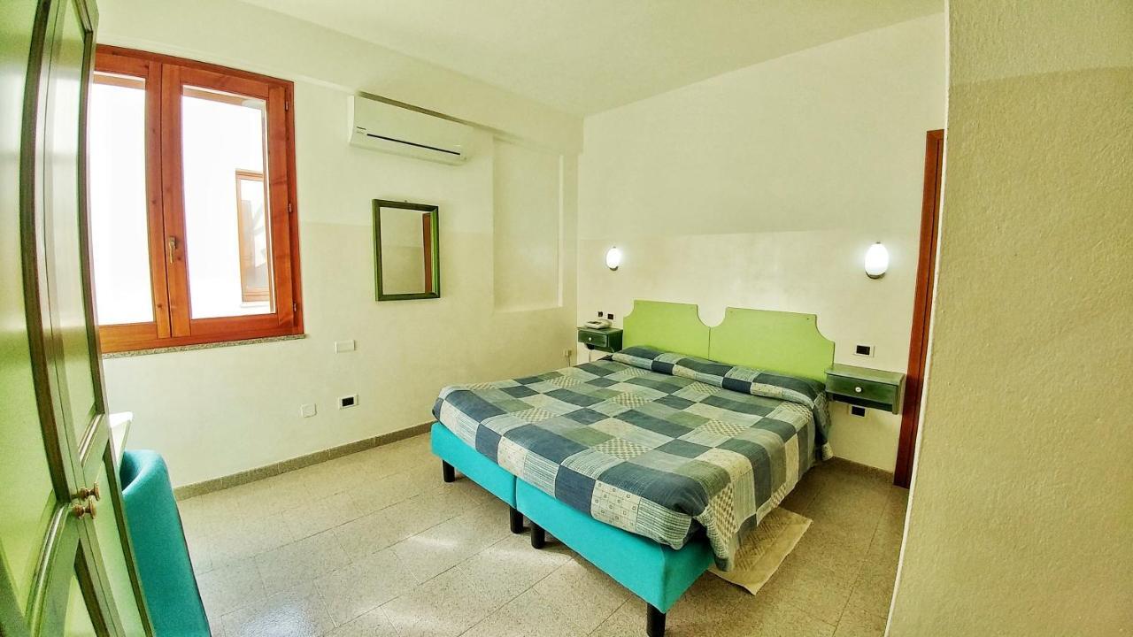 Hotel Meridiana Arbus Buitenkant foto
