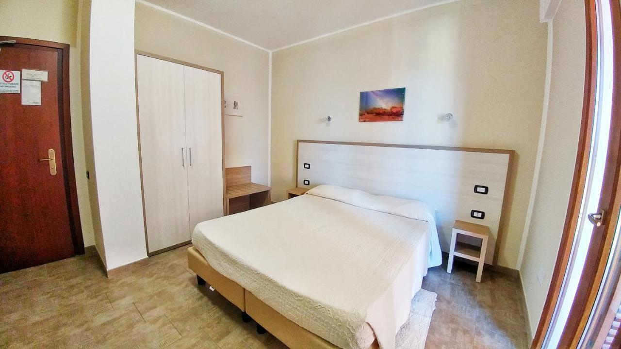 Hotel Meridiana Arbus Buitenkant foto