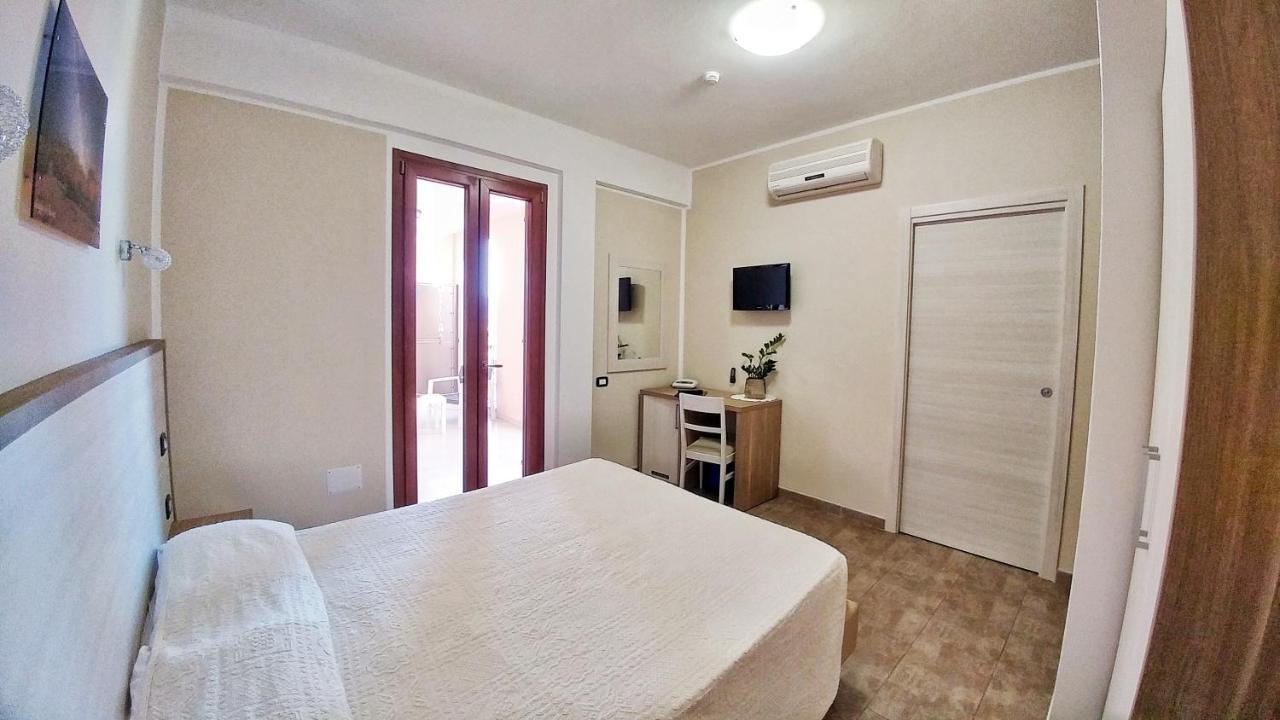 Hotel Meridiana Arbus Buitenkant foto