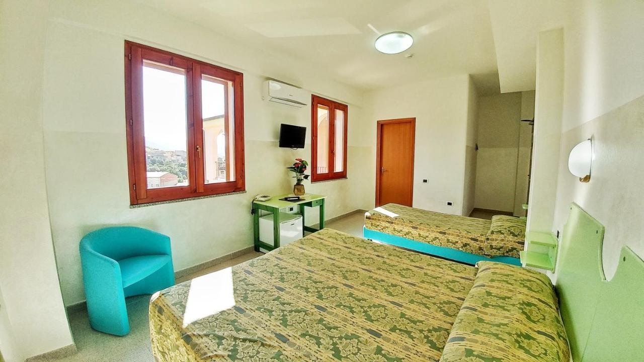 Hotel Meridiana Arbus Buitenkant foto