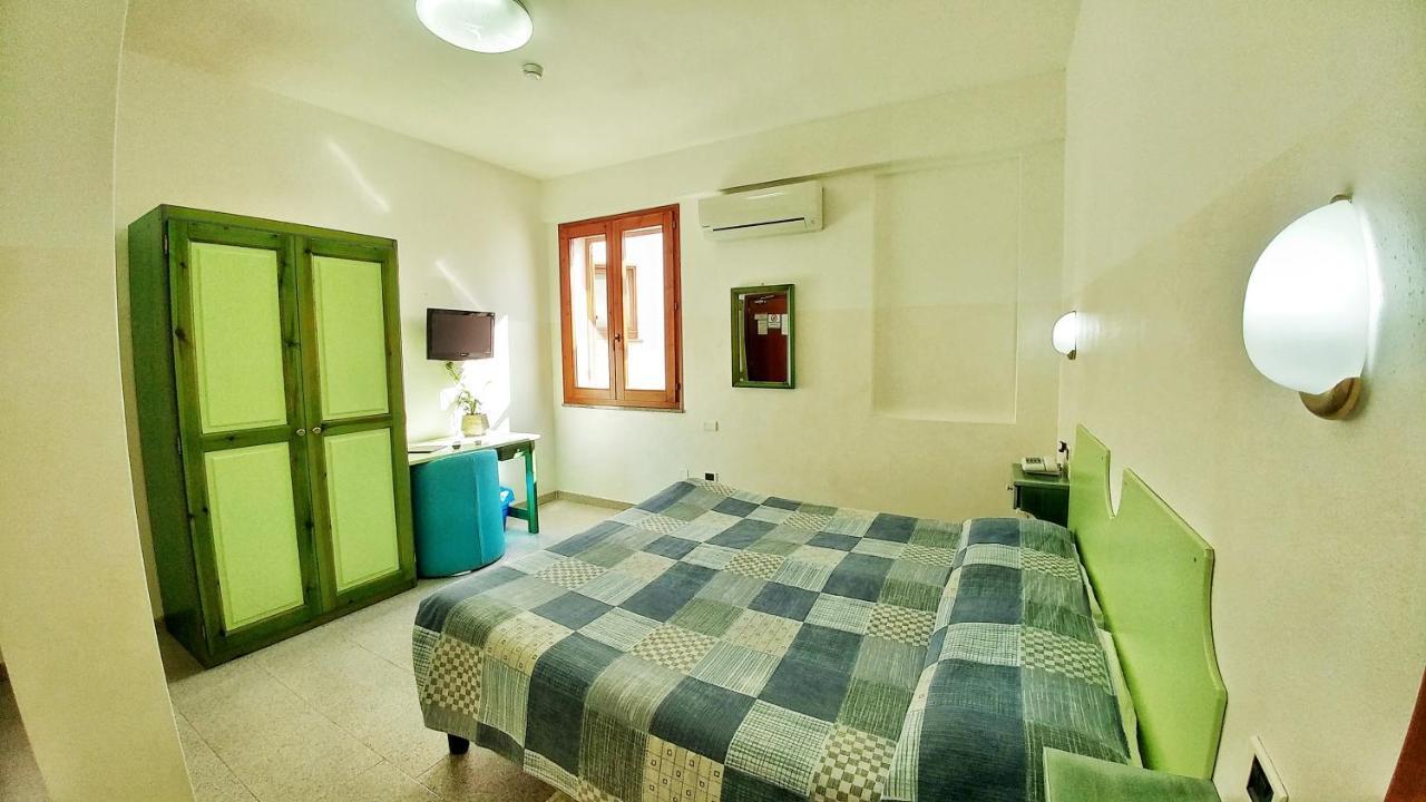Hotel Meridiana Arbus Buitenkant foto