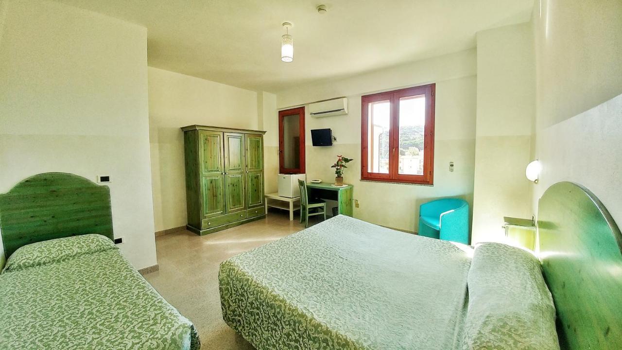 Hotel Meridiana Arbus Buitenkant foto