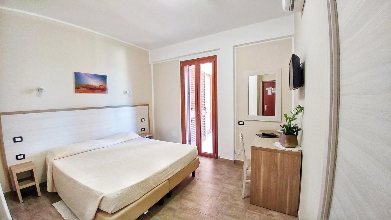 Hotel Meridiana Arbus Buitenkant foto