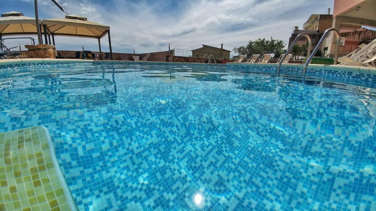 Hotel Meridiana Arbus Buitenkant foto